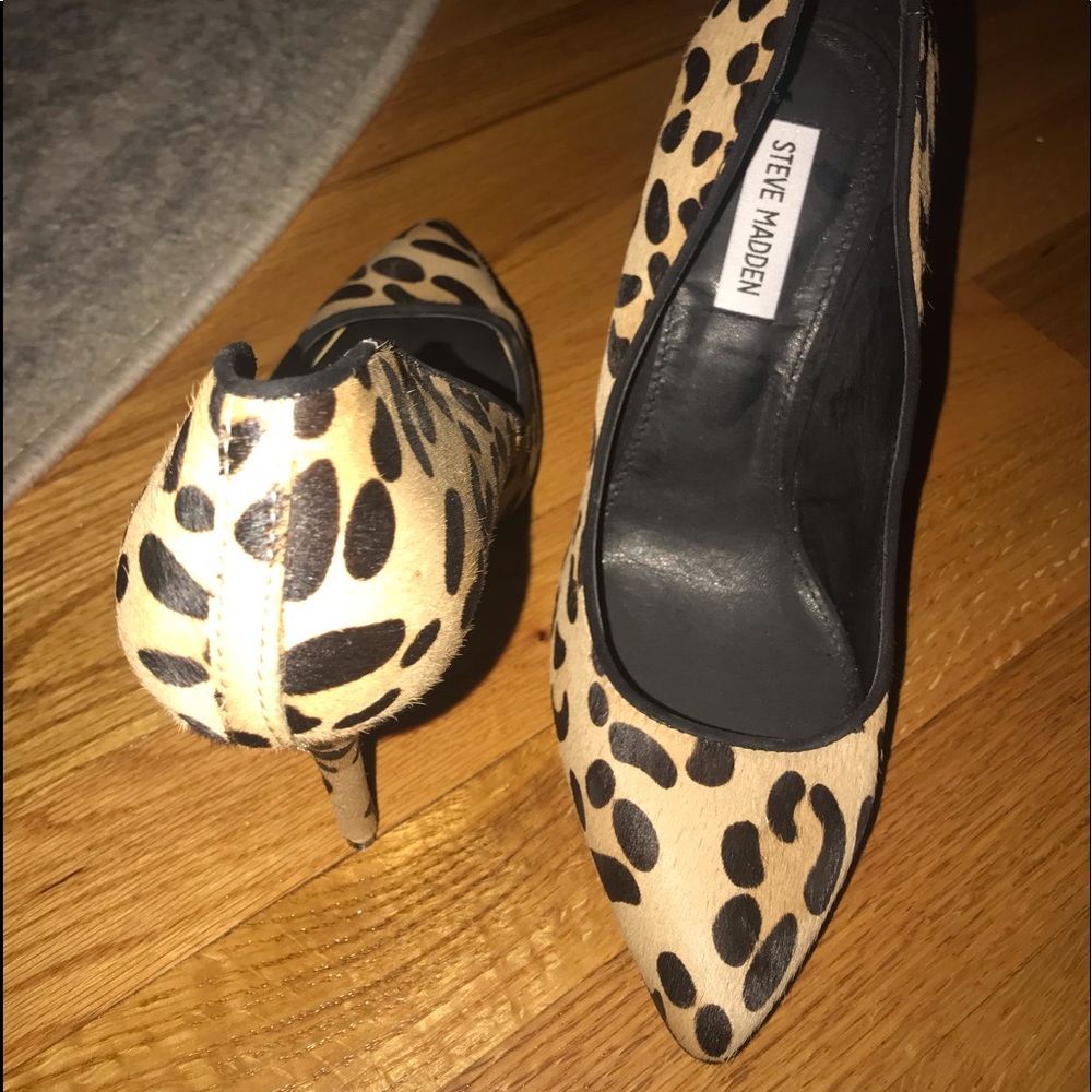 Steve Madden Printed cow hair dress pumps
